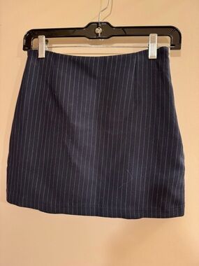 EUC Abercrombie & Fitch pinstripe miniskirt/skort // XS
